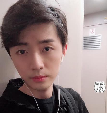 包含为了赚取热度的虎牙主播寒夜，使出了浑身解数诋毁骚白代打的词条