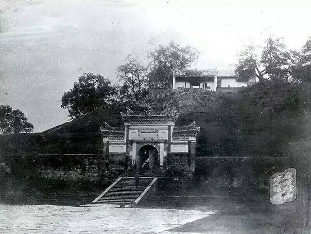 包含雁城春正浓――老工业基地衡阳“新”崛起的词条